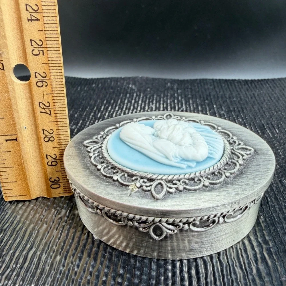 2013 CB Mother and Child Cameo Trinket Box Silver Tone Blue Oval Jewelry Case